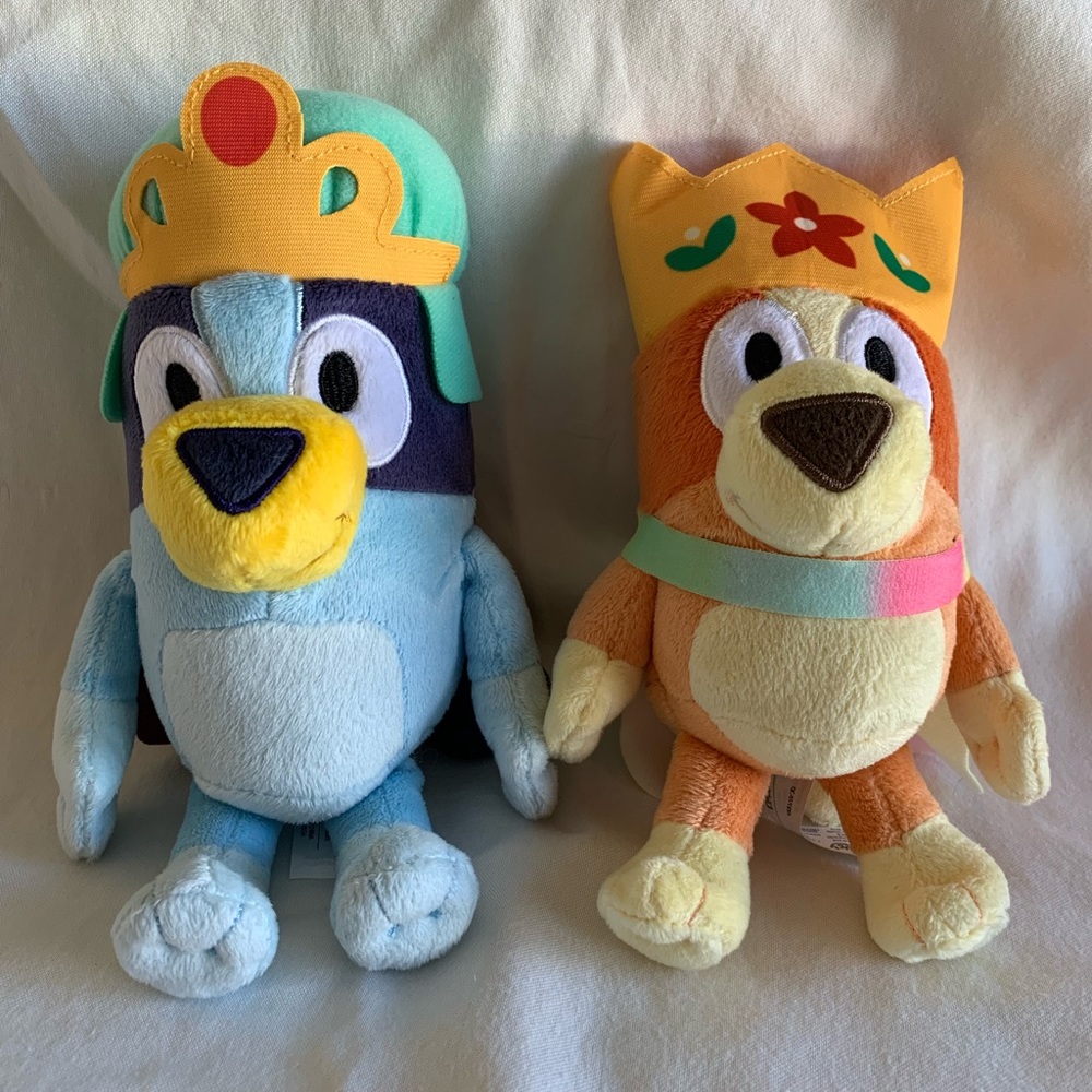 Bluey Friends Royalty Queens Bingo & Bluey 8” Plush Gift Set